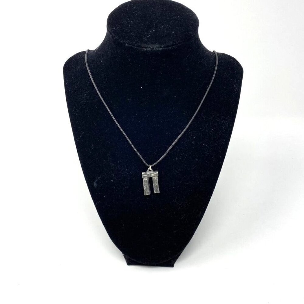 Stonehenge Trilithon Souvenir Cord Necklace Pendant Stones Celtic History